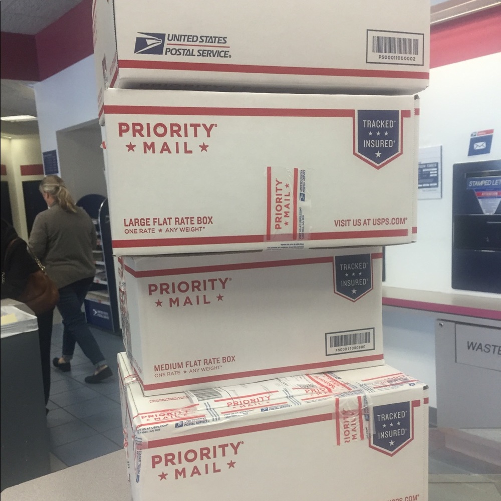 Purses have been shipped ladies!!